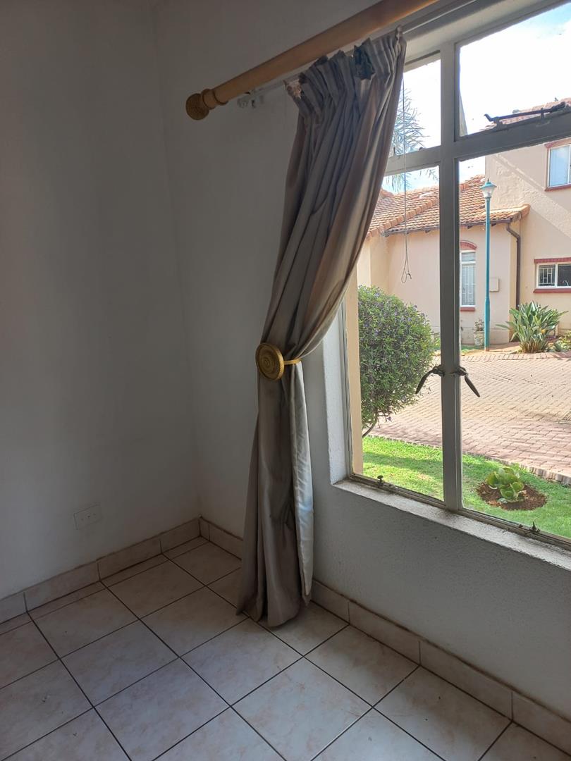 3 Bedroom Property for Sale in Mulbarton Gauteng