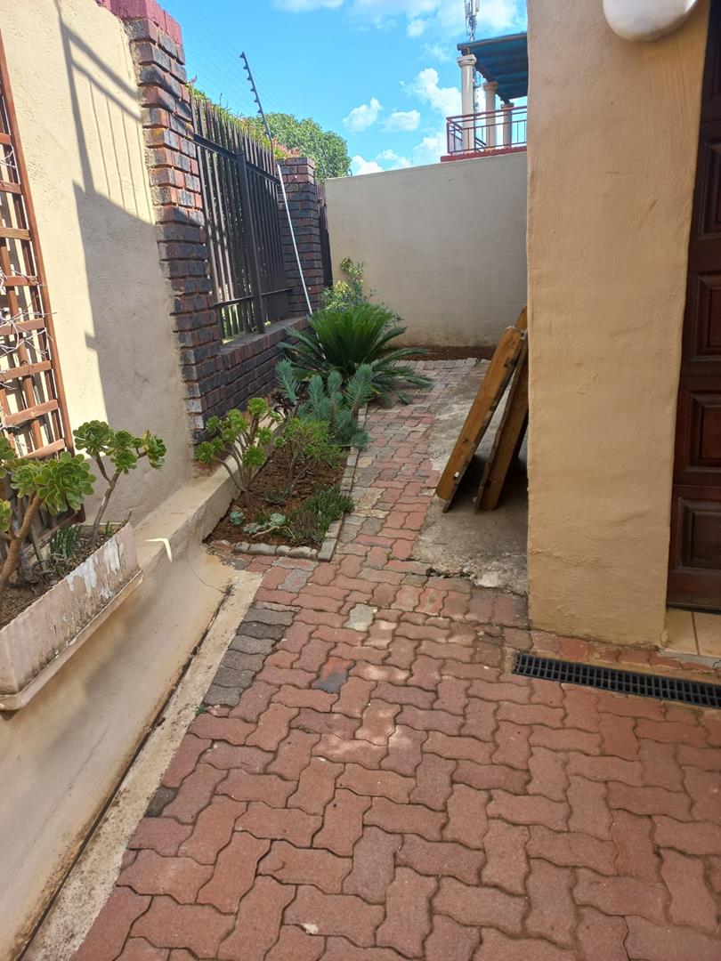 3 Bedroom Property for Sale in Mulbarton Gauteng