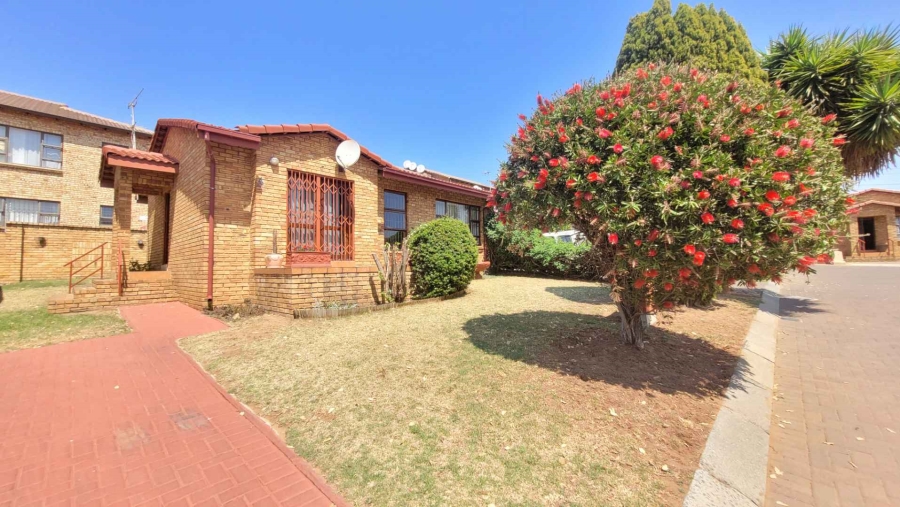 2 Bedroom Property for Sale in Mondeor Gauteng