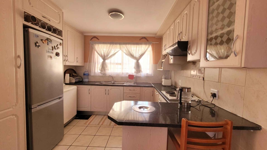 2 Bedroom Property for Sale in Mondeor Gauteng