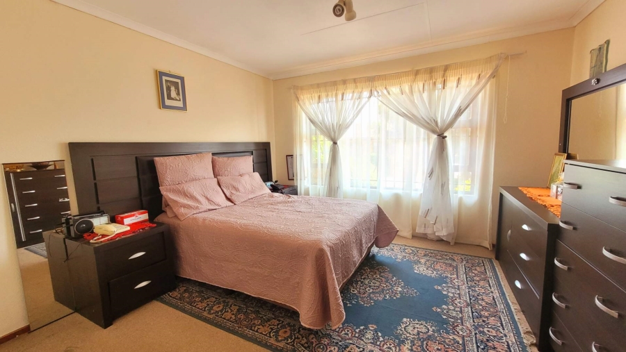 2 Bedroom Property for Sale in Mondeor Gauteng