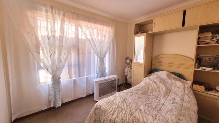 2 Bedroom Property for Sale in Mondeor Gauteng