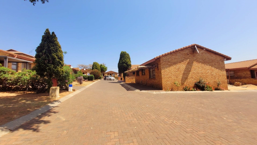 2 Bedroom Property for Sale in Mondeor Gauteng