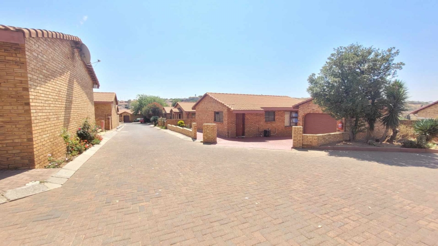 2 Bedroom Property for Sale in Mondeor Gauteng