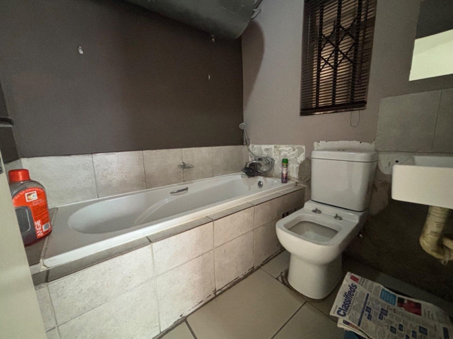 2 Bedroom Property for Sale in Fleurhof Gauteng