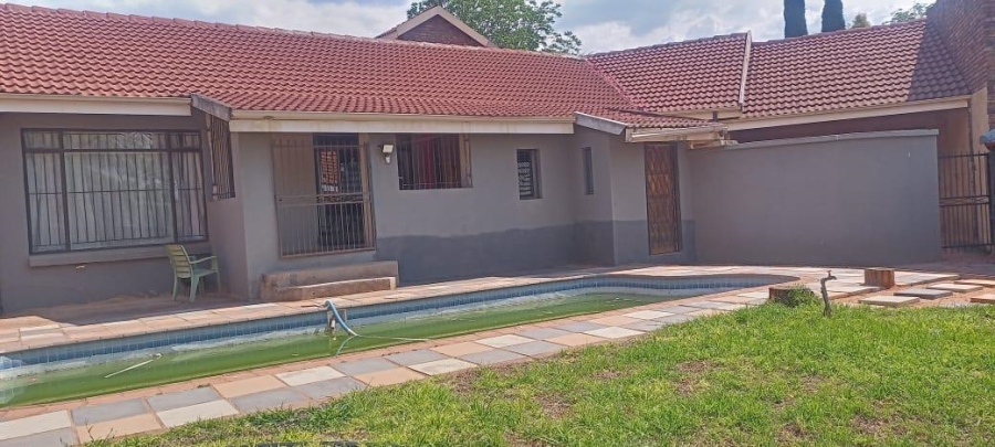 5 Bedroom Property for Sale in Amandasig Gauteng