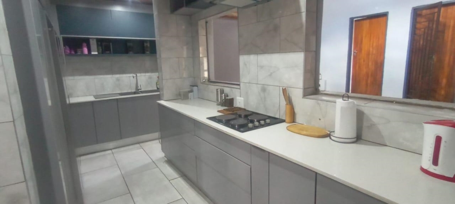 5 Bedroom Property for Sale in Amandasig Gauteng