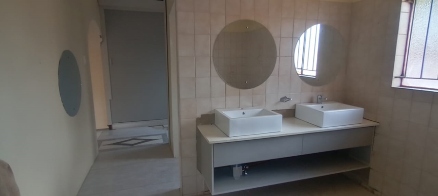 5 Bedroom Property for Sale in Amandasig Gauteng