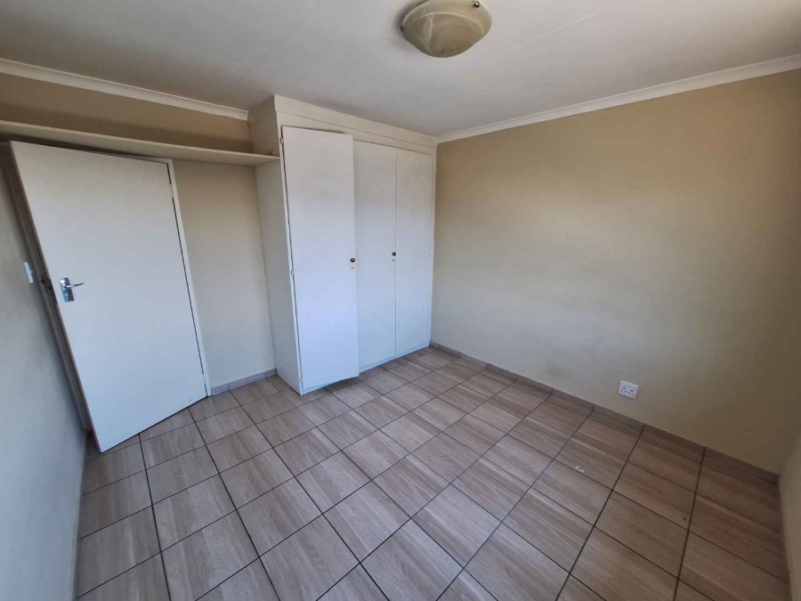 To Let 2 Bedroom Property for Rent in Weltevreden Park Gauteng