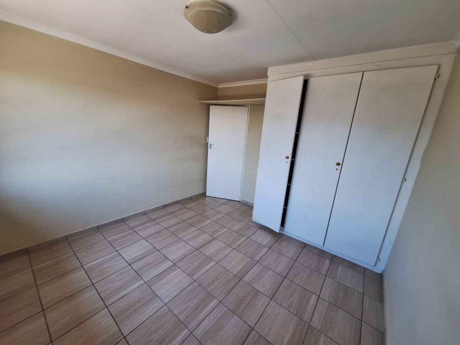 To Let 2 Bedroom Property for Rent in Weltevreden Park Gauteng