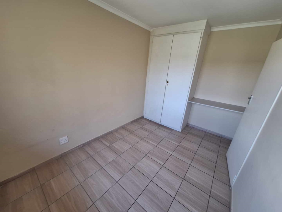 To Let 2 Bedroom Property for Rent in Weltevreden Park Gauteng