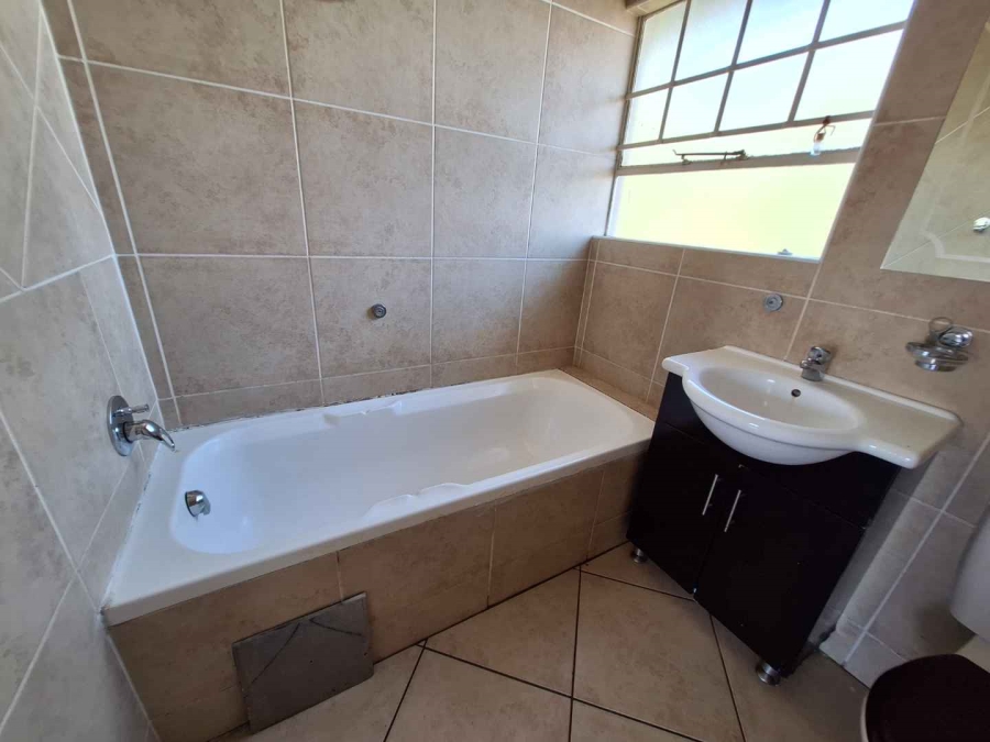 To Let 2 Bedroom Property for Rent in Weltevreden Park Gauteng