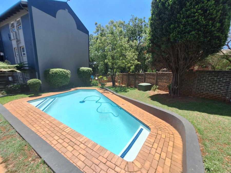 To Let 2 Bedroom Property for Rent in Weltevreden Park Gauteng