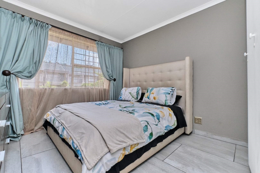 2 Bedroom Property for Sale in Constantia Kloof Gauteng