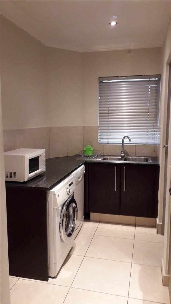 To Let 2 Bedroom Property for Rent in Sandhurst Gauteng