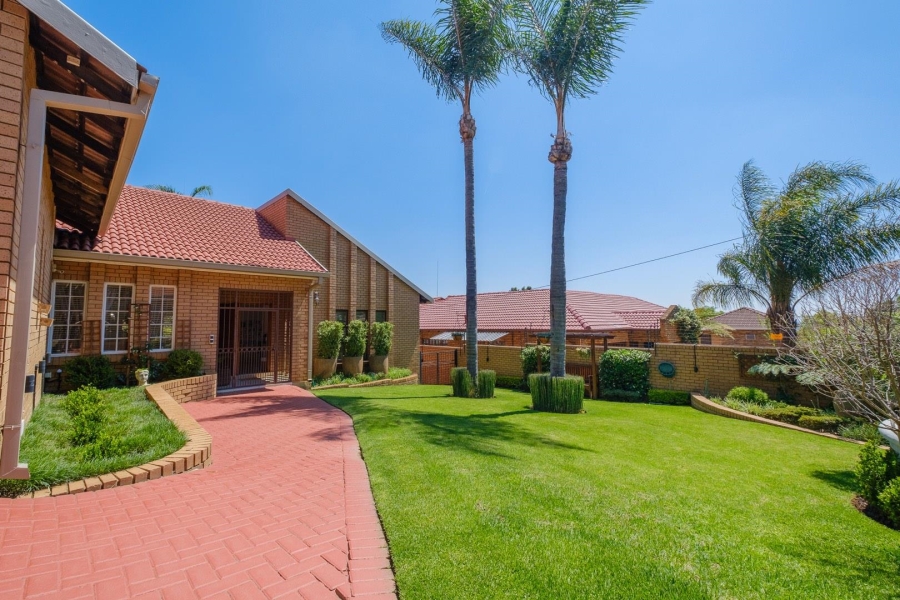 5 Bedroom Property for Sale in Moreleta Park Gauteng