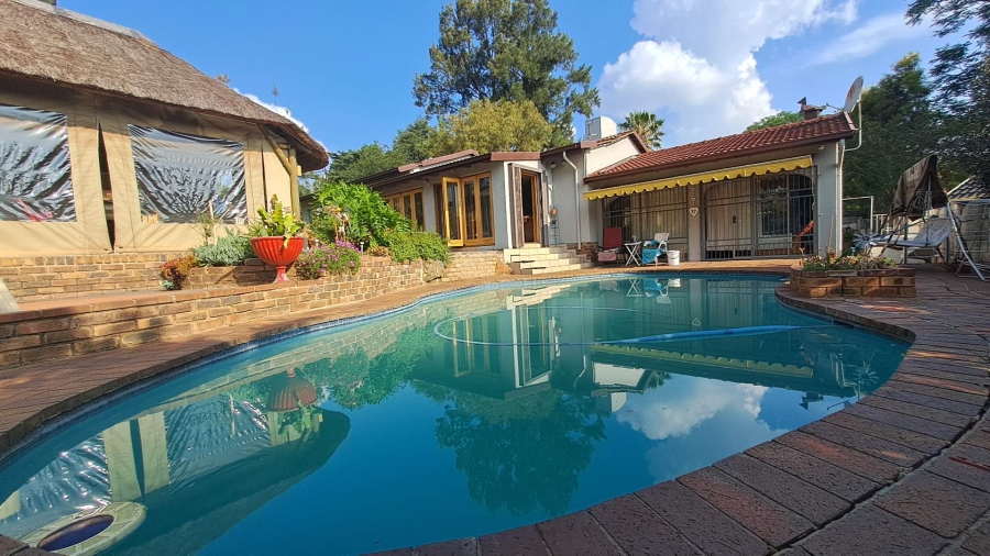 3 Bedroom Property for Sale in Brackendowns Gauteng