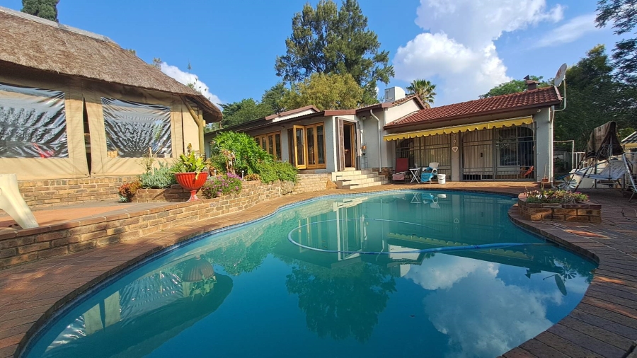 3 Bedroom Property for Sale in Brackendowns Gauteng