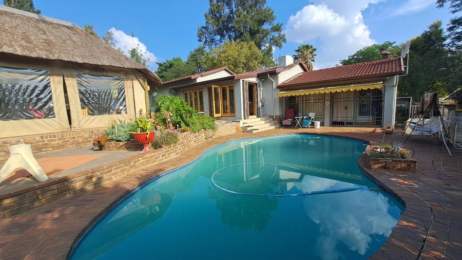 3 Bedroom Property for Sale in Brackendowns Gauteng