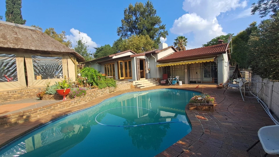 3 Bedroom Property for Sale in Brackendowns Gauteng