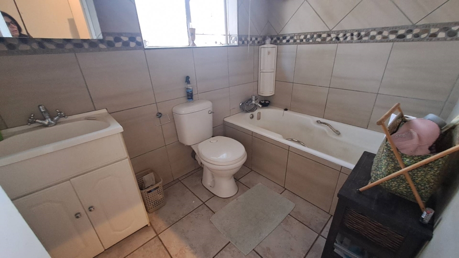 3 Bedroom Property for Sale in Brackendowns Gauteng