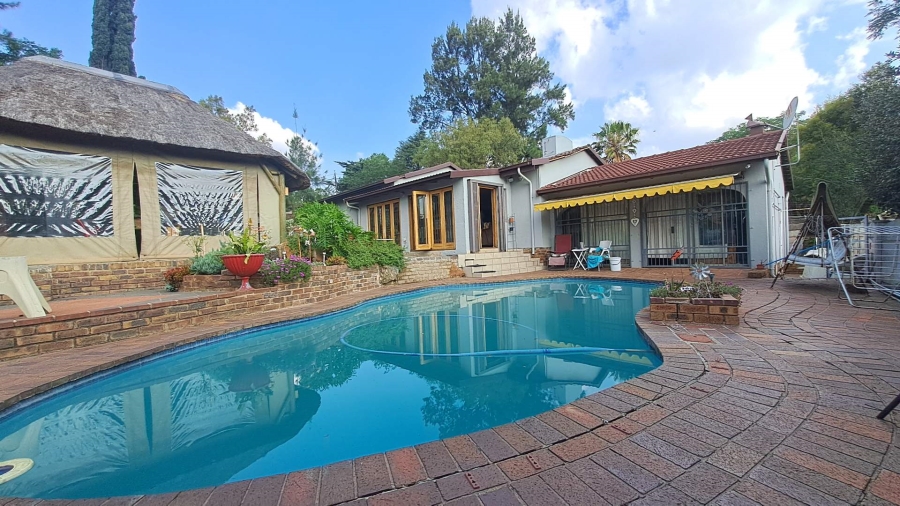 3 Bedroom Property for Sale in Brackendowns Gauteng