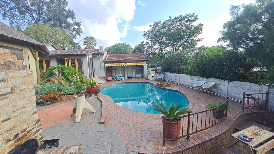 3 Bedroom Property for Sale in Brackendowns Gauteng