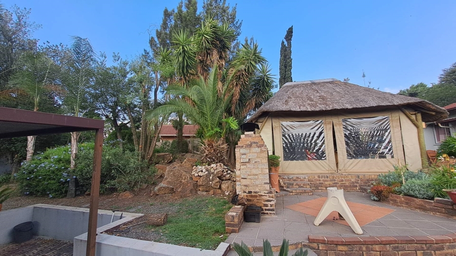 3 Bedroom Property for Sale in Brackendowns Gauteng