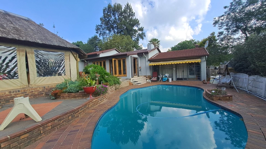 3 Bedroom Property for Sale in Brackendowns Gauteng