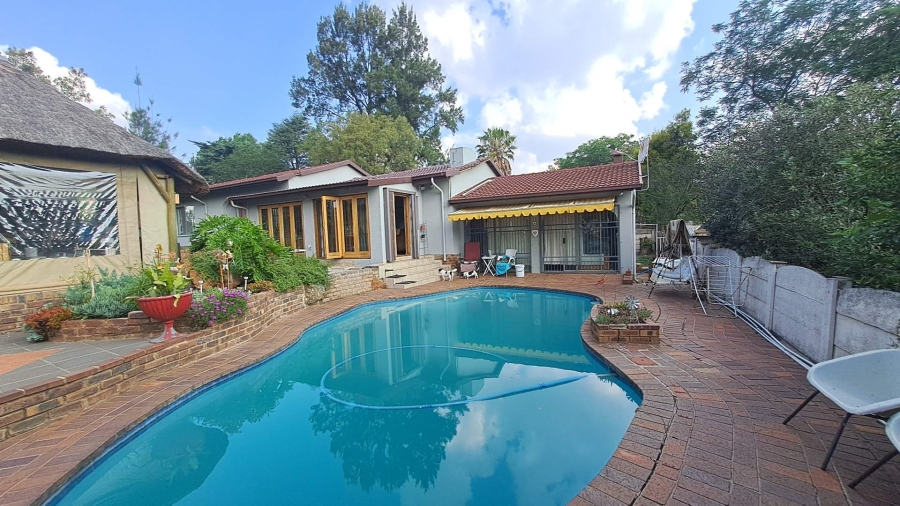 3 Bedroom Property for Sale in Brackendowns Gauteng