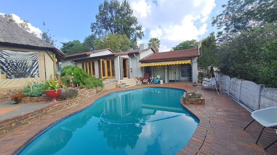 3 Bedroom Property for Sale in Brackendowns Gauteng