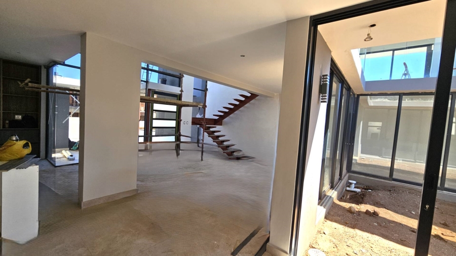 6 Bedroom Property for Sale in Copperleaf Estate Gauteng