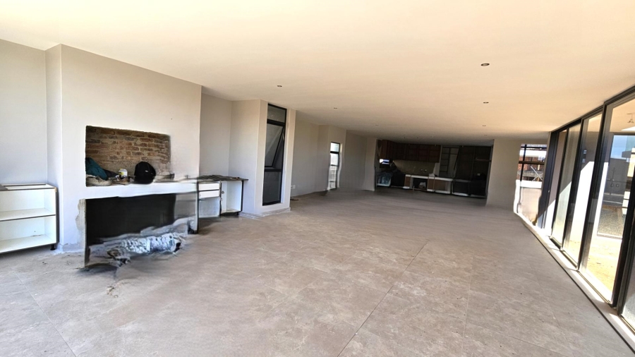 6 Bedroom Property for Sale in Copperleaf Estate Gauteng