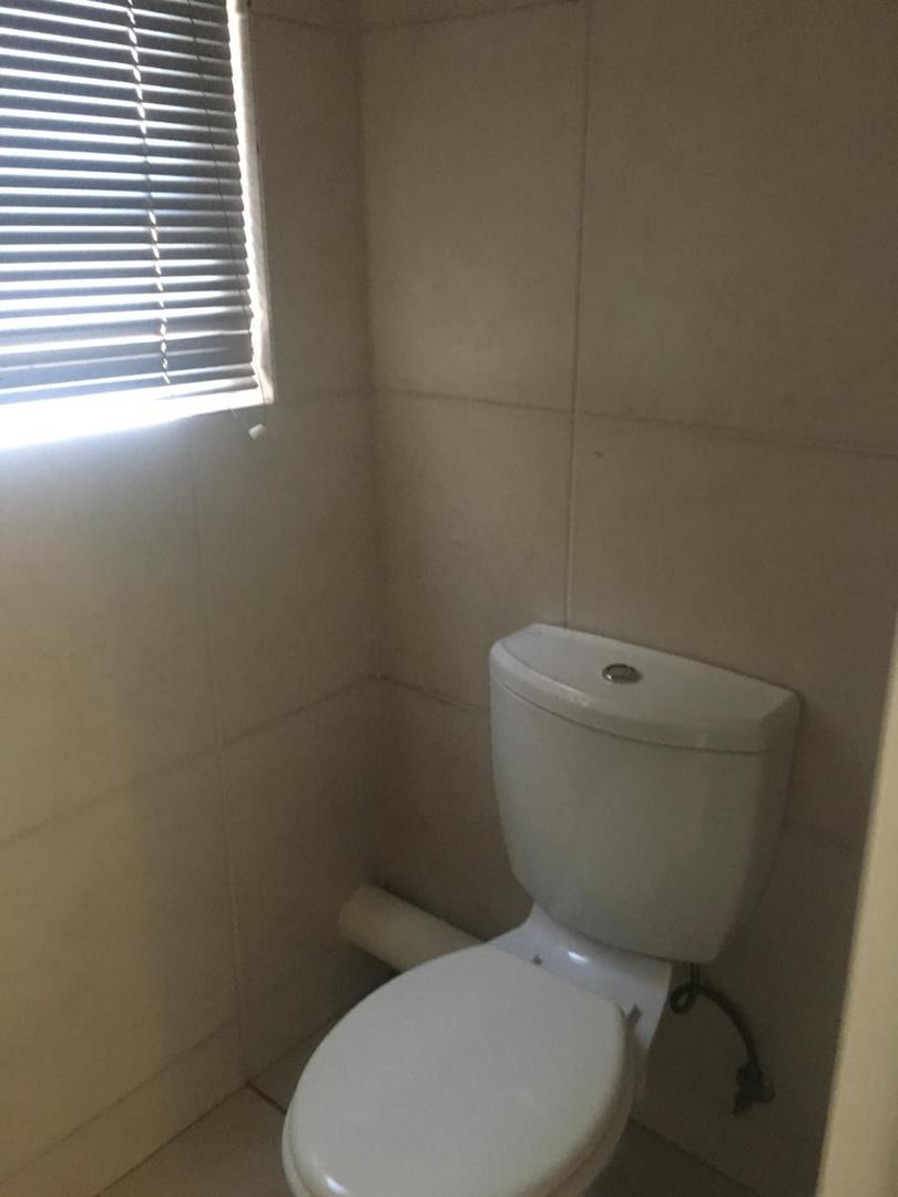 To Let 1 Bedroom Property for Rent in Greenstone Hill Gauteng