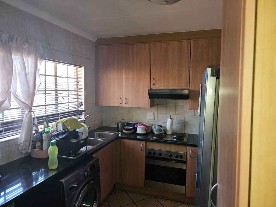 To Let 2 Bedroom Property for Rent in The Wilds Gauteng