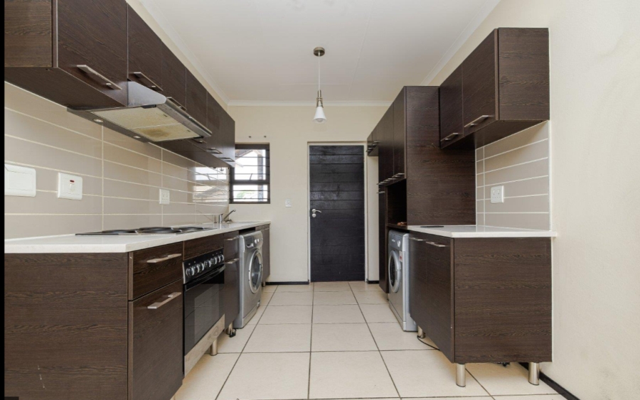 To Let 3 Bedroom Property for Rent in Noordwyk Gauteng