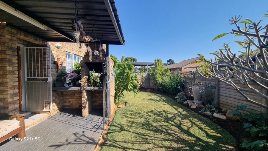 2 Bedroom Property for Sale in Doornpoort Gauteng