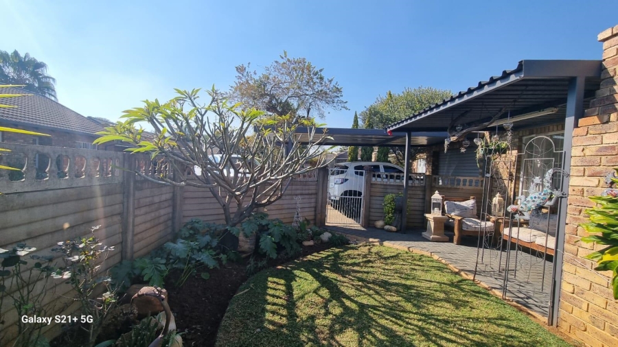 2 Bedroom Property for Sale in Doornpoort Gauteng