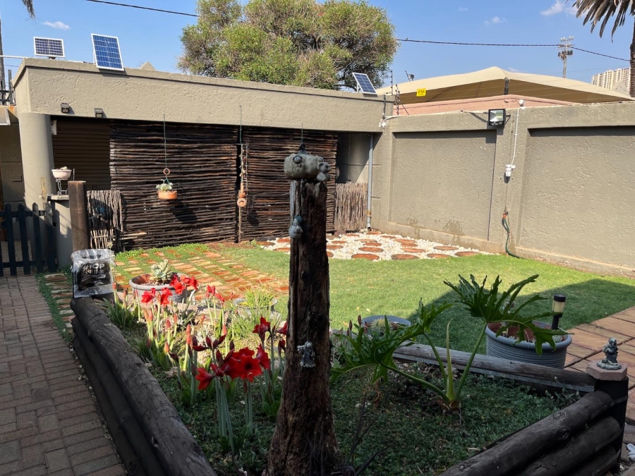 To Let 2 Bedroom Property for Rent in Albertville Gauteng