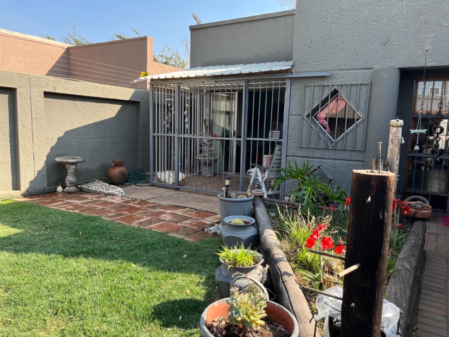 To Let 2 Bedroom Property for Rent in Albertville Gauteng