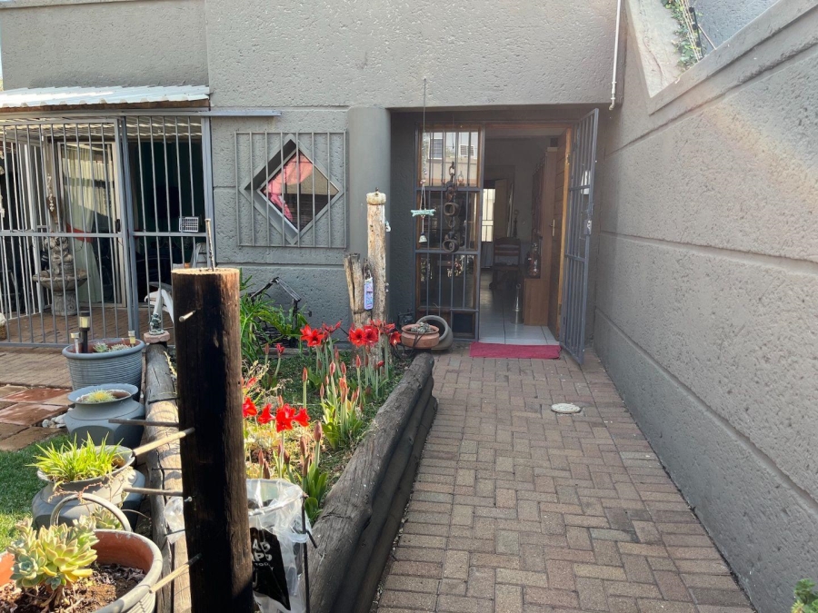 To Let 2 Bedroom Property for Rent in Albertville Gauteng