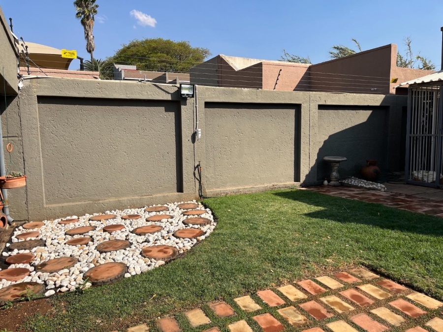 To Let 2 Bedroom Property for Rent in Albertville Gauteng