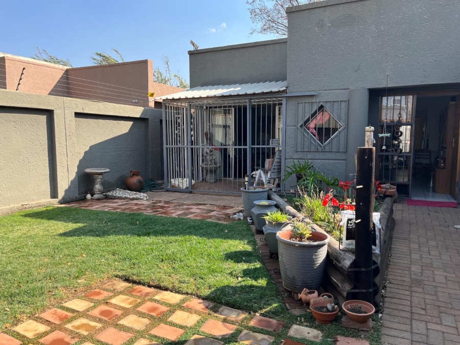 To Let 2 Bedroom Property for Rent in Albertville Gauteng