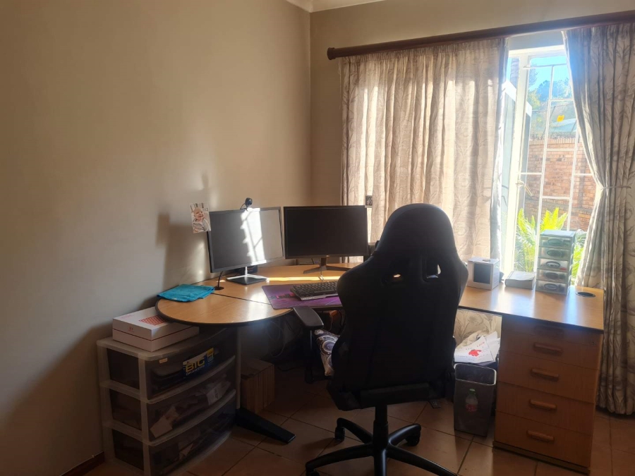 To Let 3 Bedroom Property for Rent in Die Hoewes Gauteng