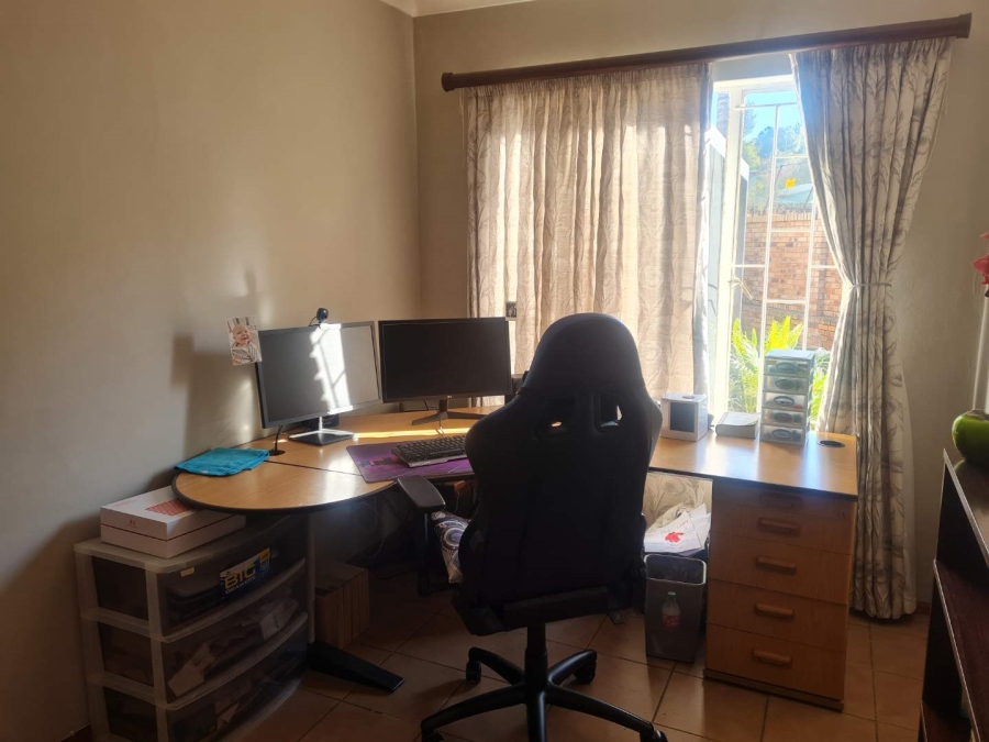 To Let 3 Bedroom Property for Rent in Die Hoewes Gauteng