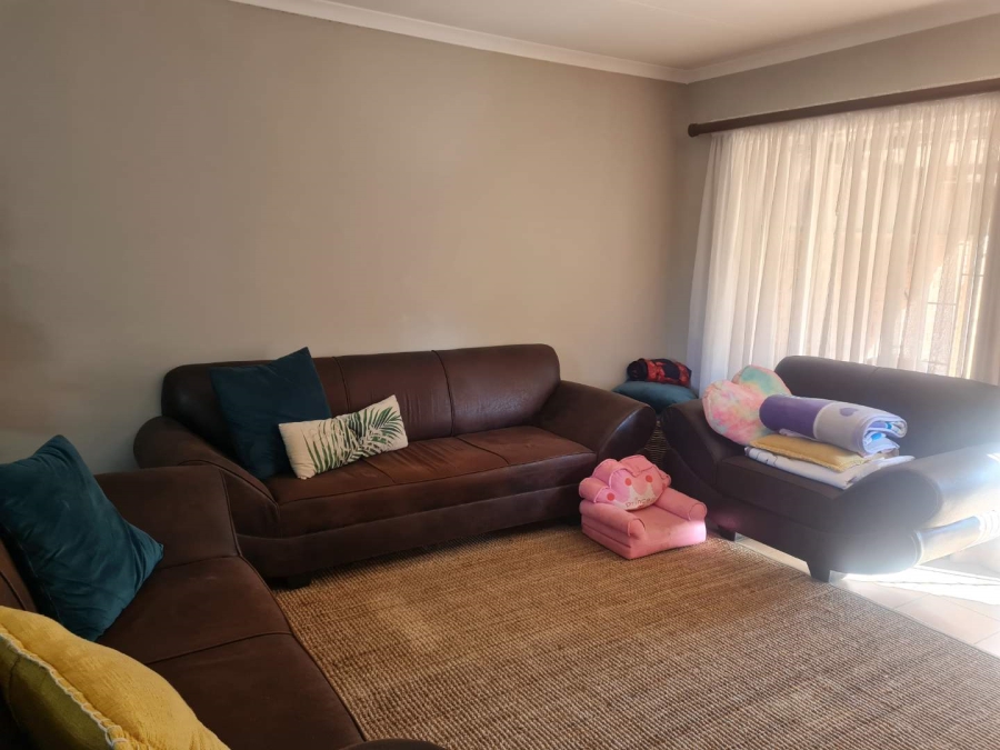 To Let 3 Bedroom Property for Rent in Die Hoewes Gauteng