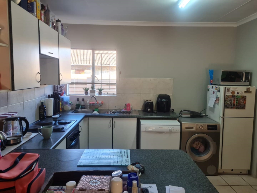 To Let 3 Bedroom Property for Rent in Die Hoewes Gauteng