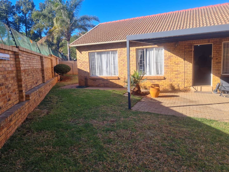 To Let 3 Bedroom Property for Rent in Die Hoewes Gauteng