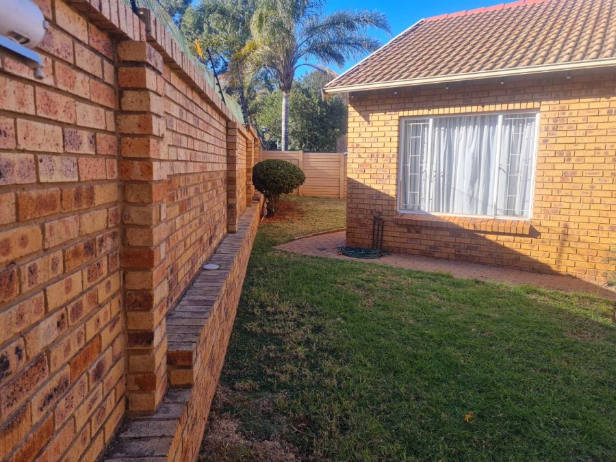 To Let 3 Bedroom Property for Rent in Die Hoewes Gauteng