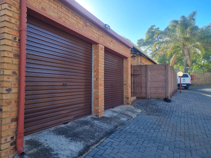 To Let 3 Bedroom Property for Rent in Die Hoewes Gauteng